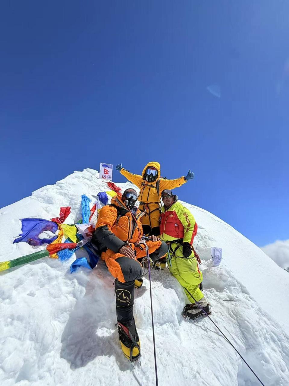 Hong Kong mountaineer Ada races to Manaslu summit in record time